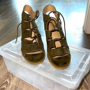 Kenneth Cole Heels